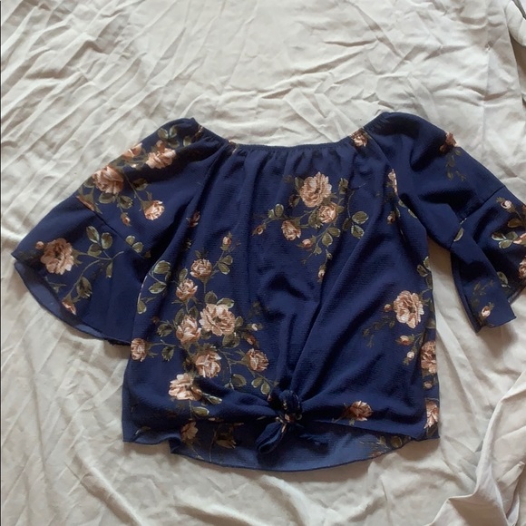 🦋 cute flowy floral shirt - Picture 1 of 2